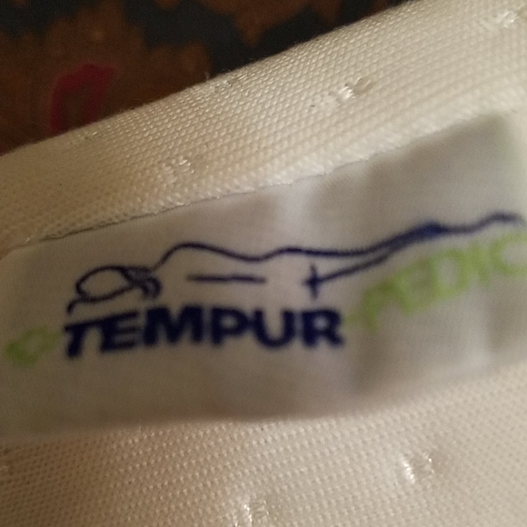 Pillow - Picture 5 of 7